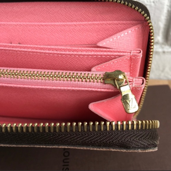 💯% Authentic Louis Vuitton Monogram Zip Wallet - Picture 14 of 16